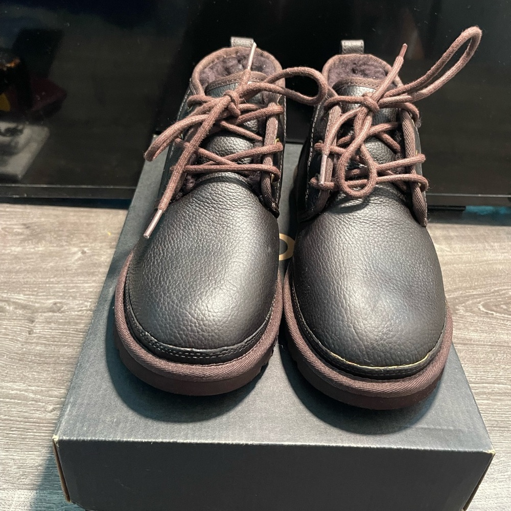 UGG MEN SIZE 7